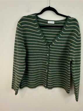 Q2 Striped Green and Cream V-Neck Button Cardigan Sweater Medium
